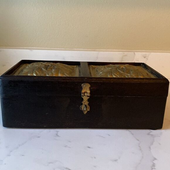 Vintage Wooden Box with Brass accents - Picture 4 of 16